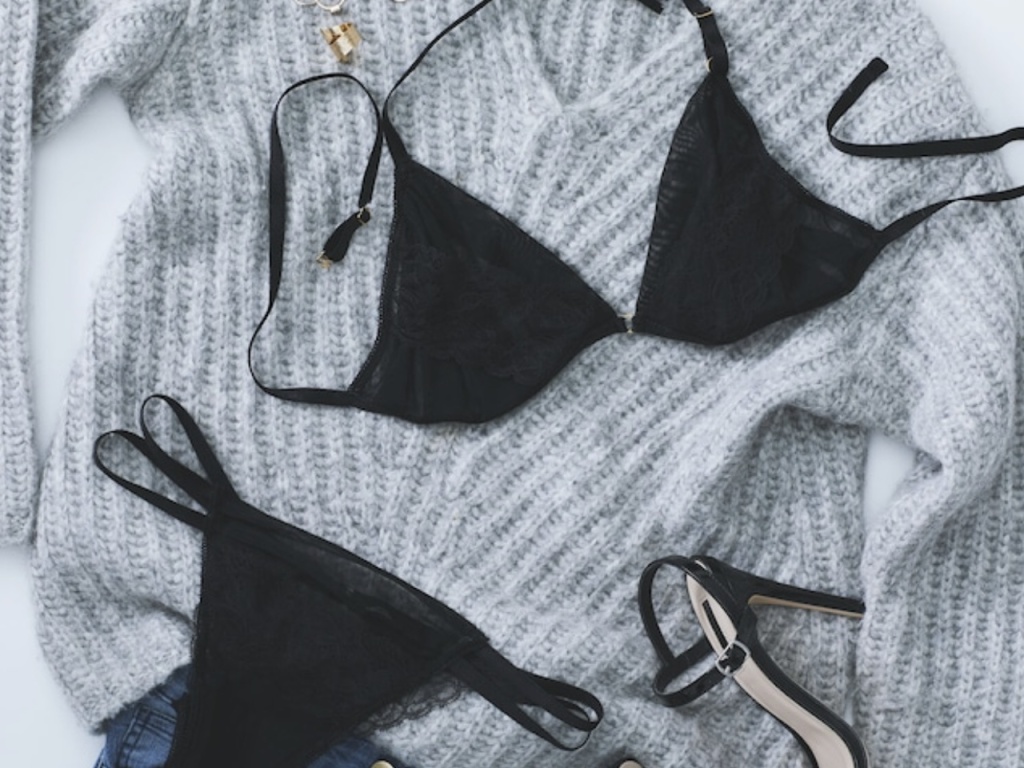 ”Quartz” Sheer Bralette置き画